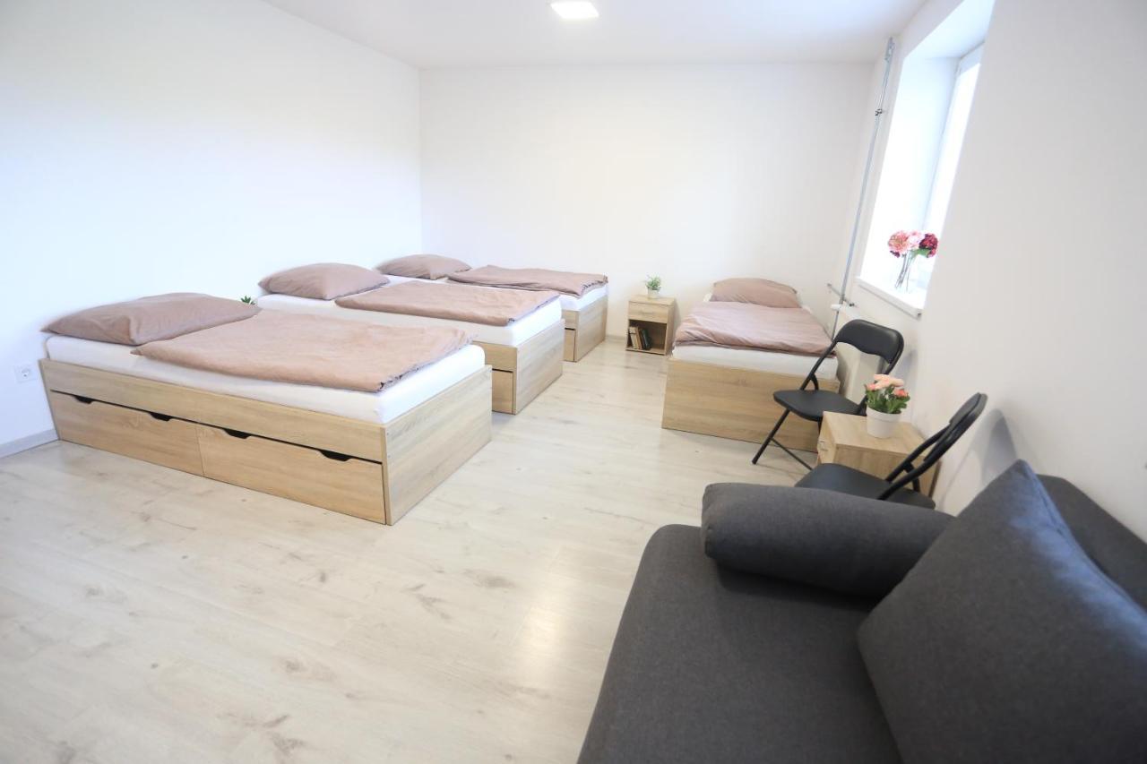 Relax Center Hostel Berente Екстериор снимка