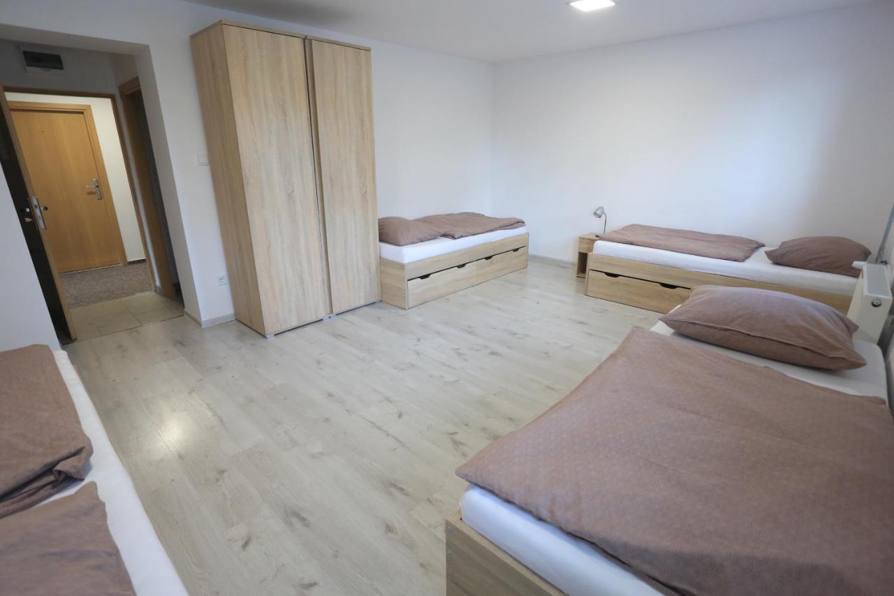 Relax Center Hostel Berente Екстериор снимка